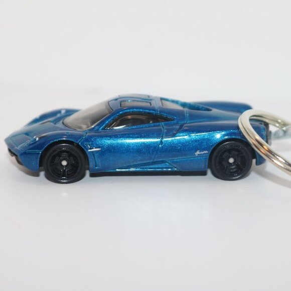 Hot Wheels Gran Turismo Pagani CUSTOM keychain - Picture 2 of 7